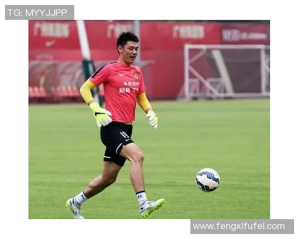 足球明星在场内外的双重标准与社会责任的矛盾探讨