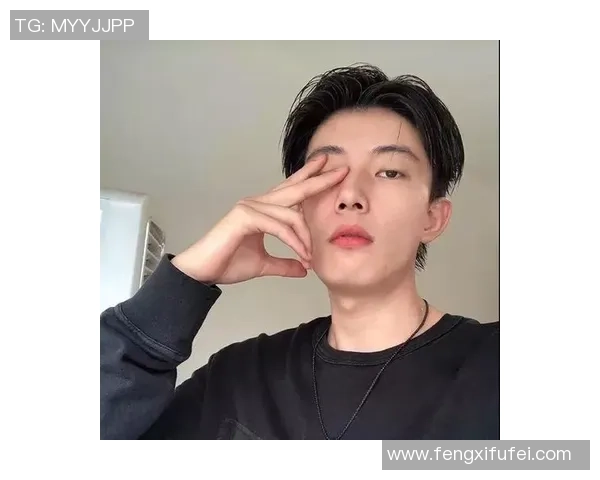 足球明星头像帅气男生展现青春魅力与运动风范的完美结合