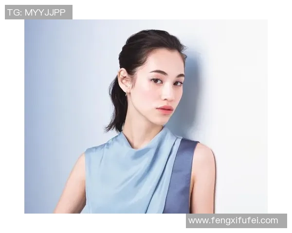 足球明星女友风采大赏精美图片展示她们的魅力与时尚