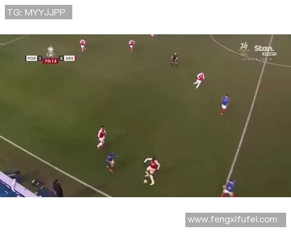 足球明星意外摔倒瞬间视频引发热议球迷纷纷评论反应不一 足球明星意外摔倒瞬间视频引发热议球迷纷纷评论反应不一