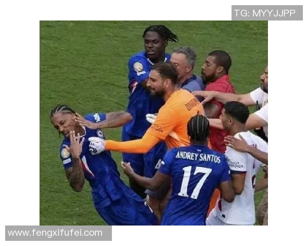 足球明星意外上舞台遭袭击引发热议背后真相令人震惊