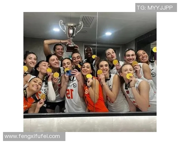 足球明星的辉煌与告别瞬间回顾视频展现传奇人生的最后篇章 足球明星的辉煌与告别瞬间回顾视频展现传奇人生的最后篇章